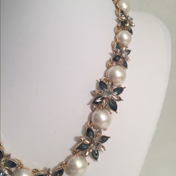 Faceted Blue Crystal and Pearl Statement Necklace - Picture 3 of 8